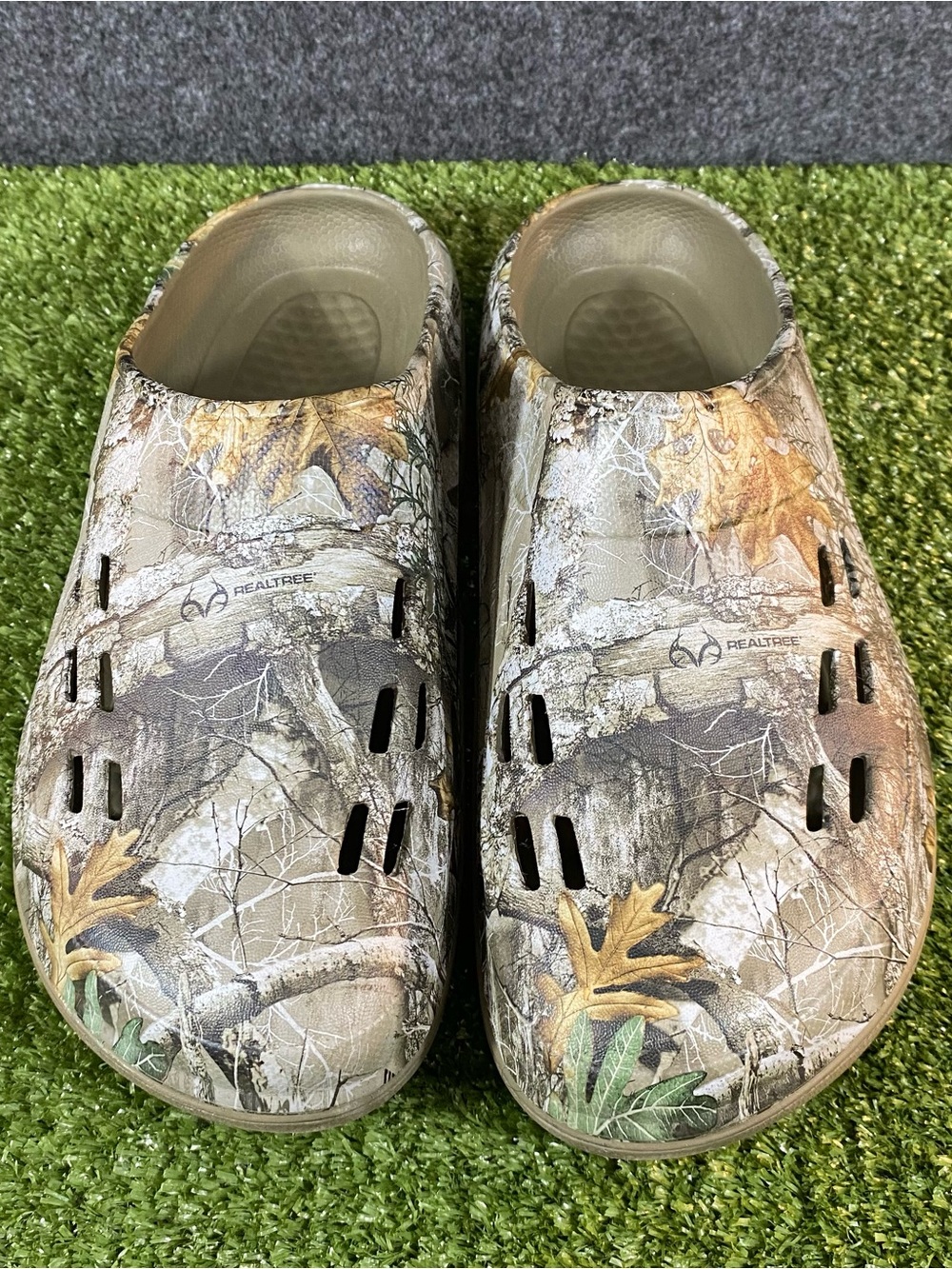 RealTree Edge Camouflage SlidesMen's Size 7 Mules Slip-Ons Plastic